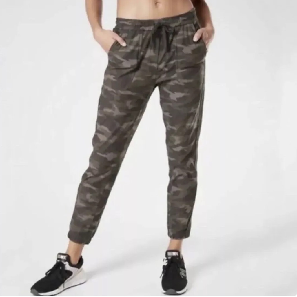 Athleta Farallon Olive Green Camo Jogger Pants N12